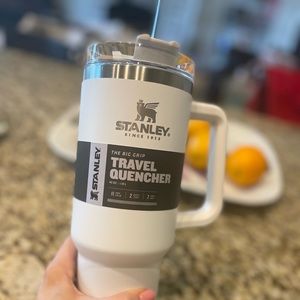 Stanley 40oz Quencher tumbler in white.